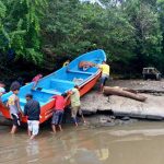 Recogiendo las barcas en Masachapa